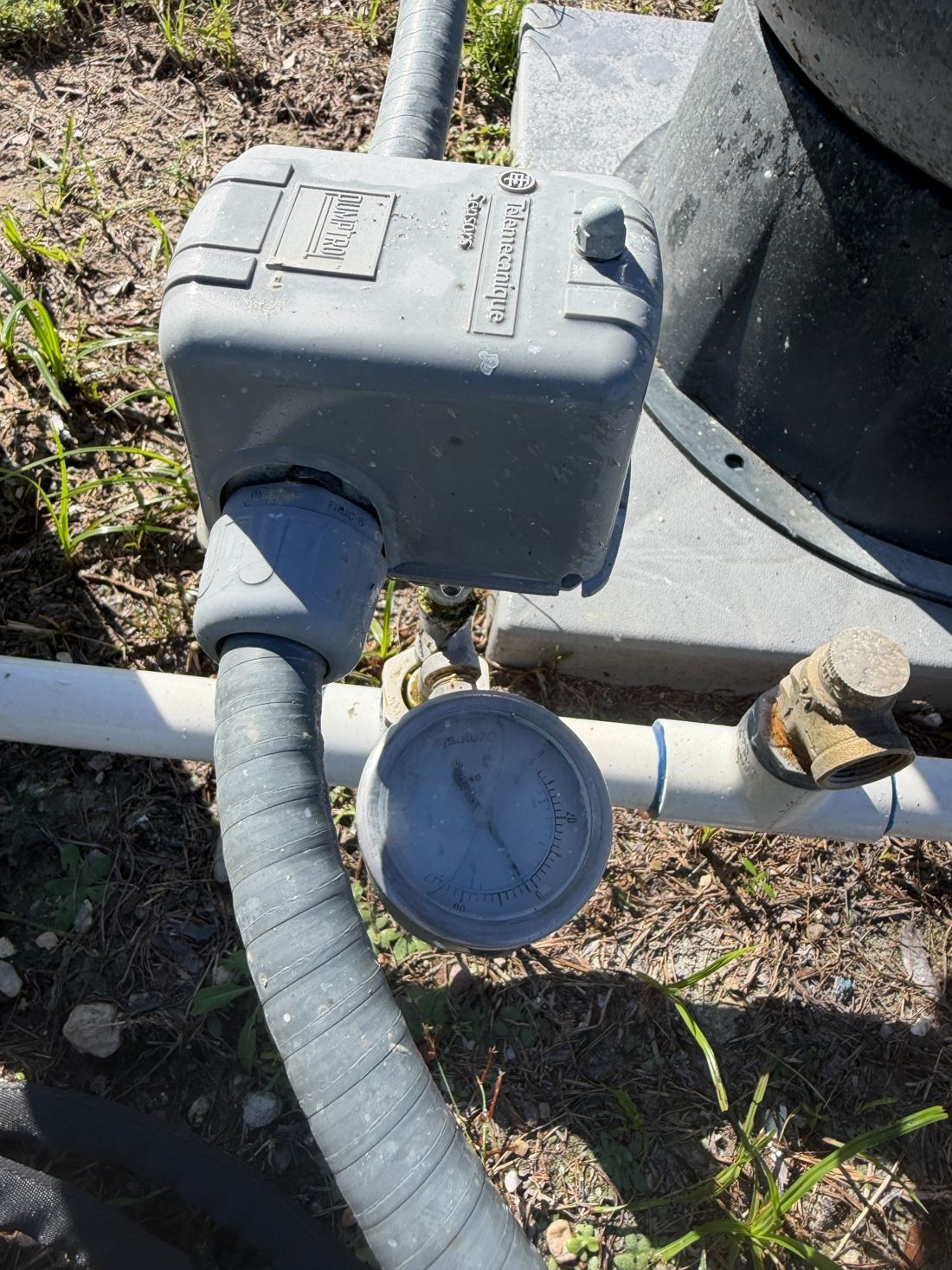 Private drinking water well pressure tank inspection in Orlando and Central Florida